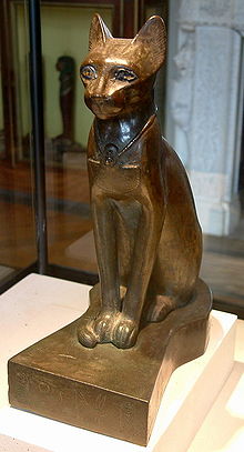 Diosa-Bastet-Estatuilla-en-el-Museo-del-Louvre